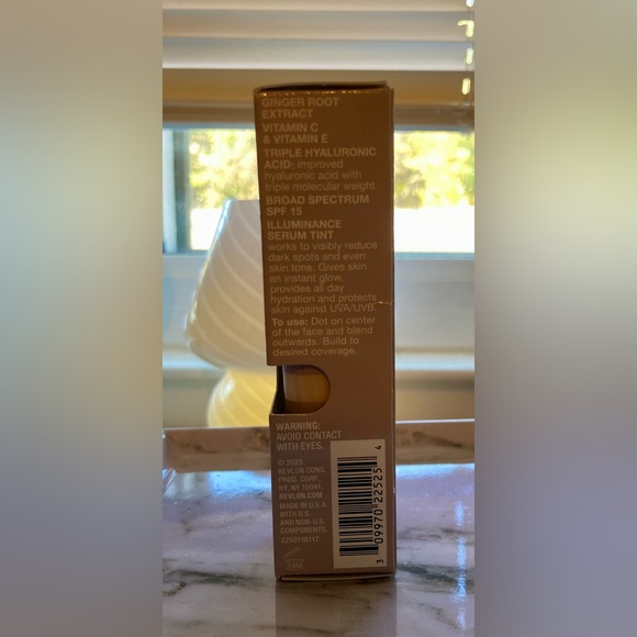 REVLON SERUM TINT SHADE 117 Light Beige
BROAD SPECTRUM SPF 15 - Picture 4 of 5
